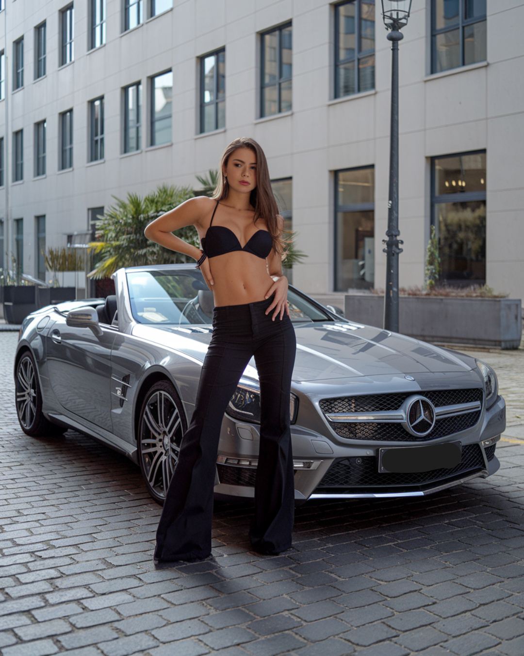 Silberglanz & Seidenhaut – wenn mein SL offen fährt, wird’s heißer als der Asphalt. ☀️💋